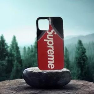 Cover iPhone 12 SUPREME letters